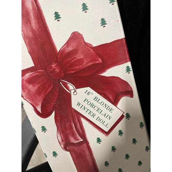 Two Porcelain Winter Dolls blonde in Green and brunette in Red 16” EUC - Picture 14 of 16